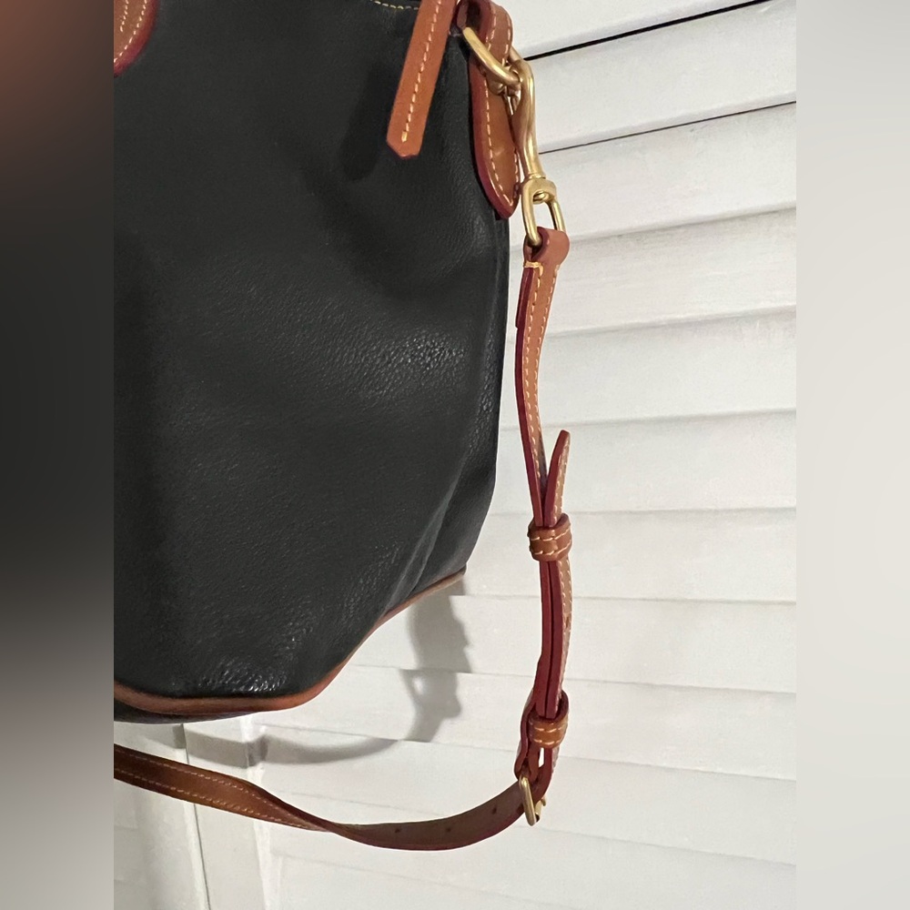Dooney & Bourke Pebble Grain Large Zip Dome Satchel Black British Tan - Picture 6 of 16